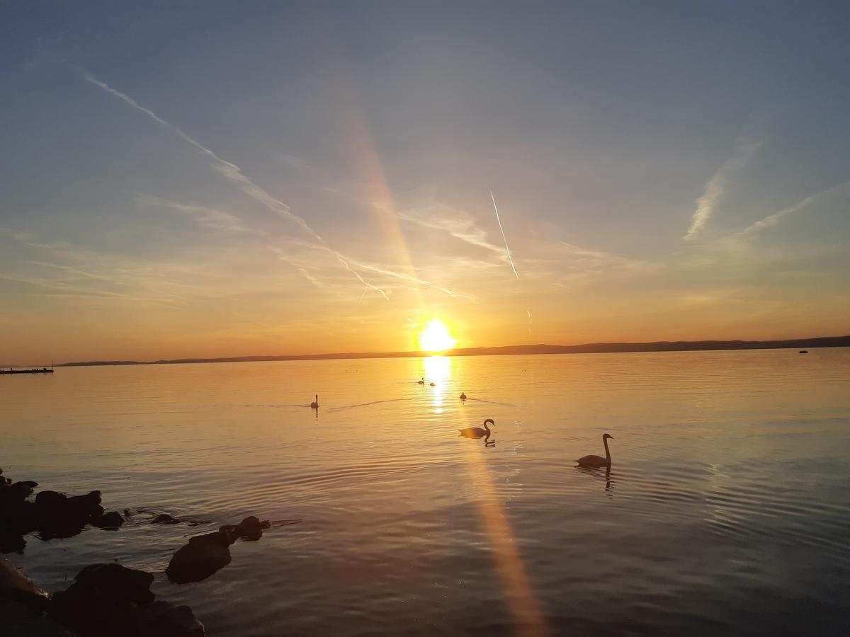 Lakeside Family Apartment Siofok Bagian luar foto