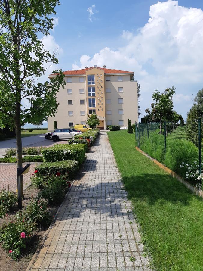 Lakeside Family Apartment Siofok Bagian luar foto