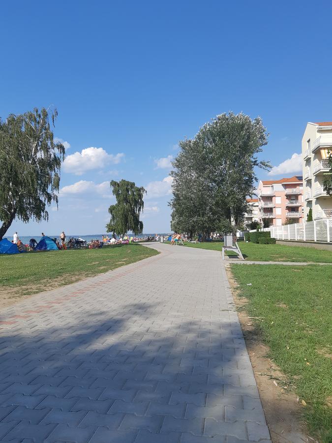 Lakeside Family Apartment Siofok Bagian luar foto